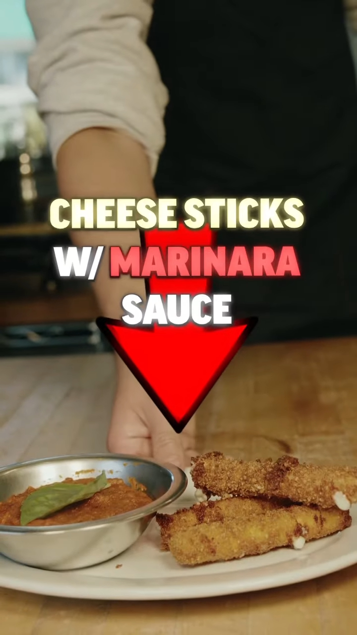 Cheese sticks with marinara sauce